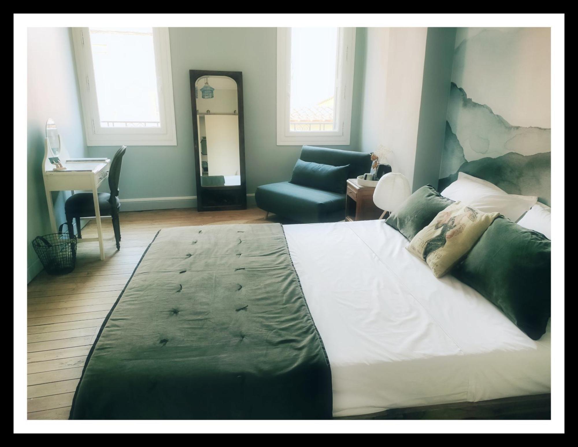 La Belle D'Ame - Guest House Prades  Δωμάτιο φωτογραφία